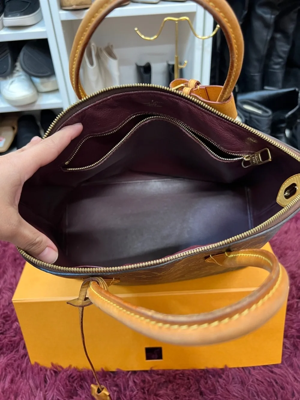 ๐ฅ๐ฅ Louis Vuitton Lockit Bag with leather interior and COA - Picture 6 of 17